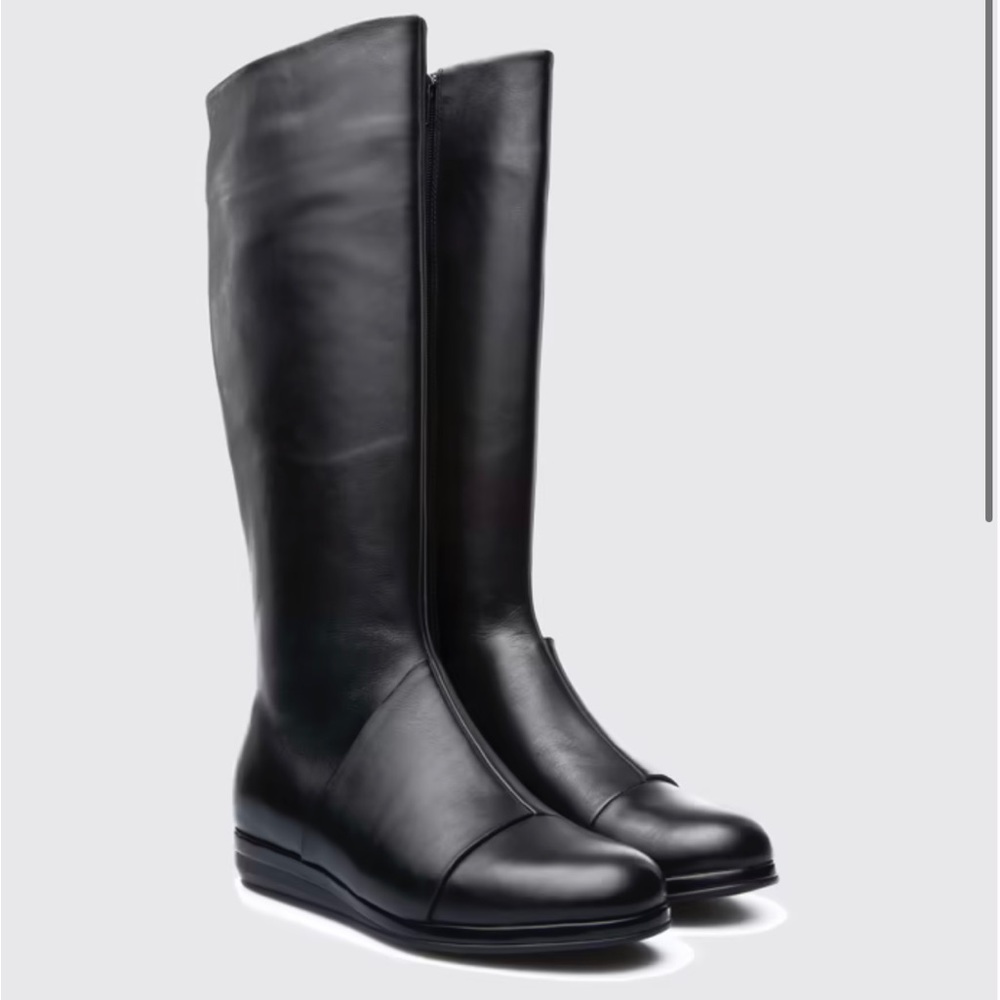 Black camper boots size 36